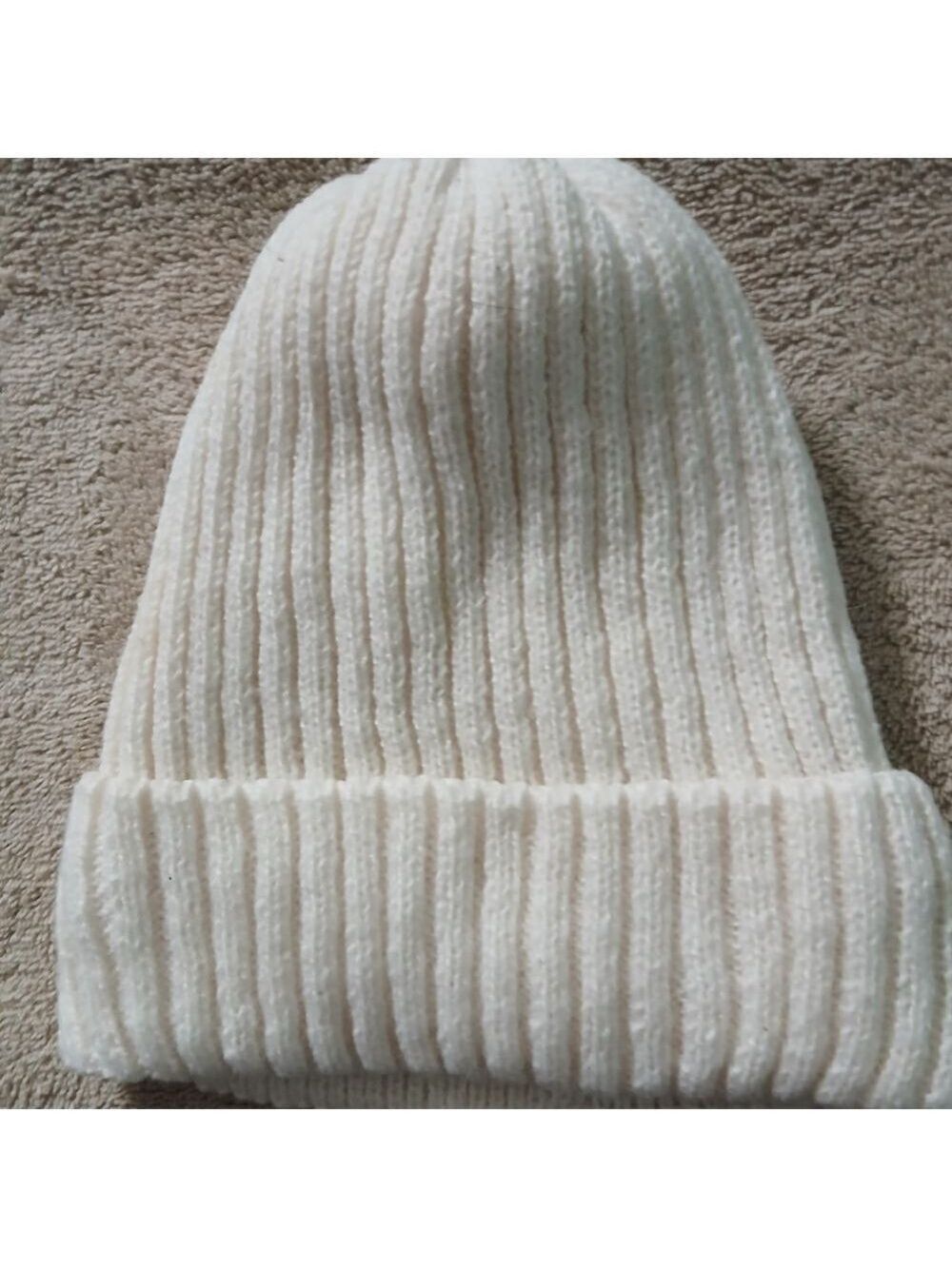 Source Unknown Cozy White Knit Beanie
